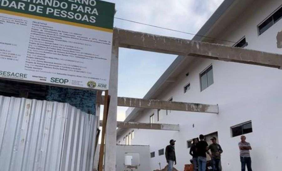 Governo inspeciona retomada das obras no Hospital João Câncio Fernandes, em Sena Madureira
